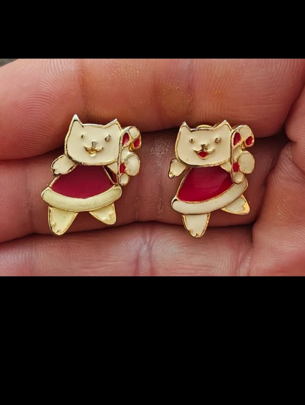 1980s Signed AIM Gold Tone Enamel Christmas Cat Stud Earrings